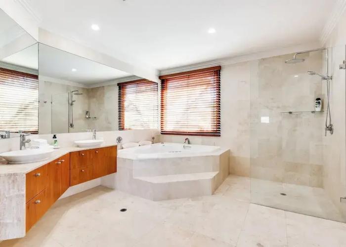 Lux Tropical Haven Mooloolaba Moonda5