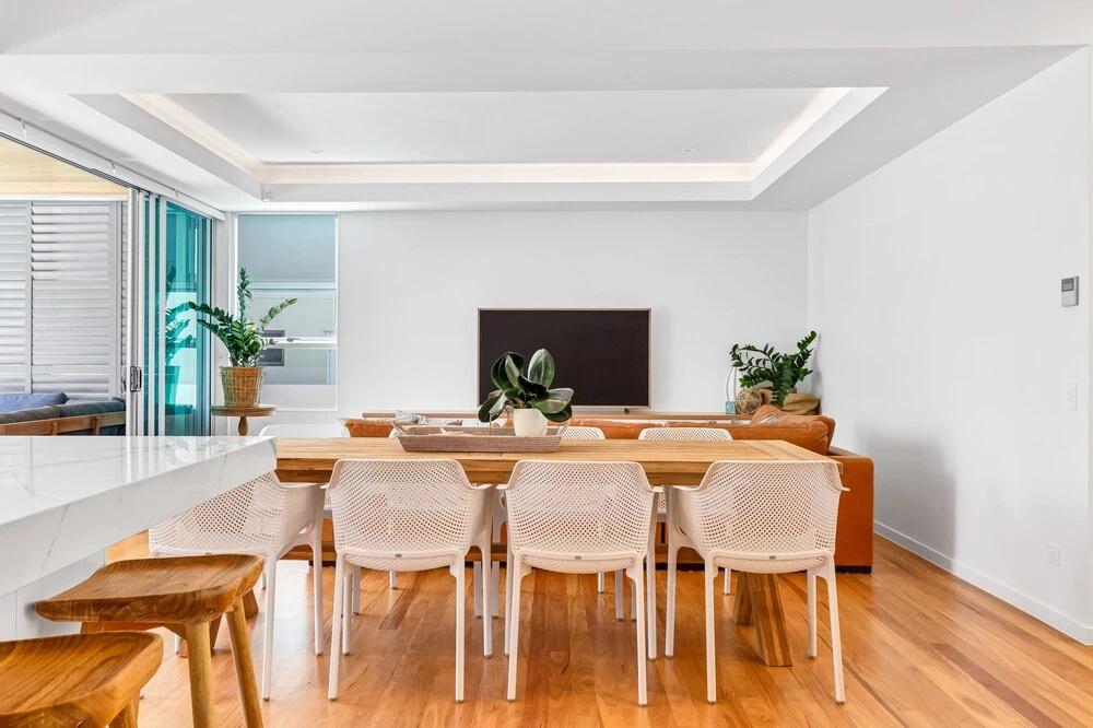фото Exceptional Mooloolaba Beach Apt-Beach01