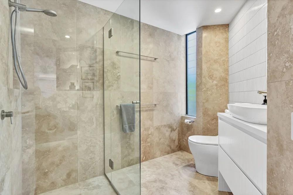 фото Exceptional Mooloolaba Beach Apt-Beach01