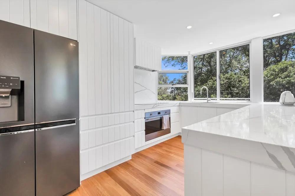 фото Exceptional Mooloolaba Beach Apt-Beach01