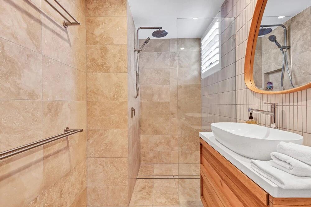 фото Exceptional Mooloolaba Beach Apt-Beach01