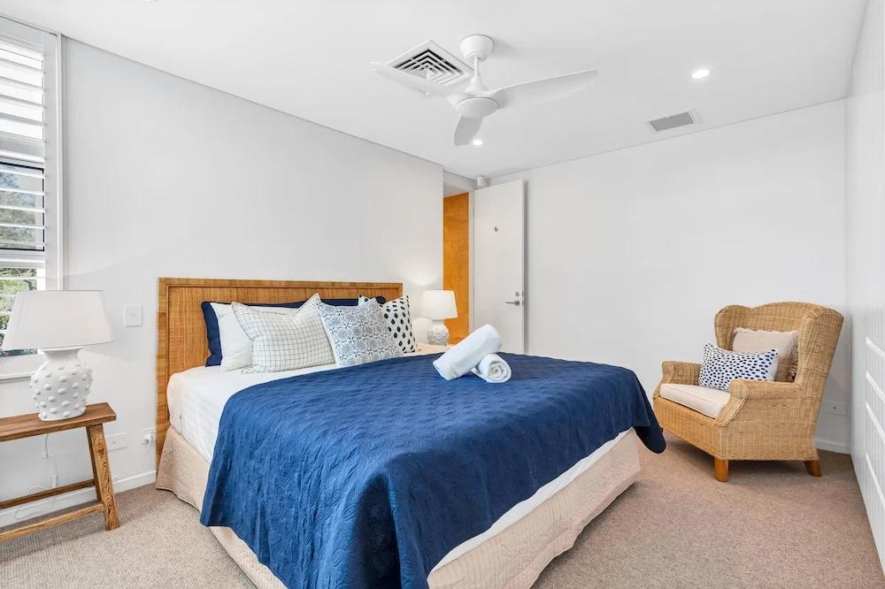 фото Exceptional Mooloolaba Beach Apt-Beach01