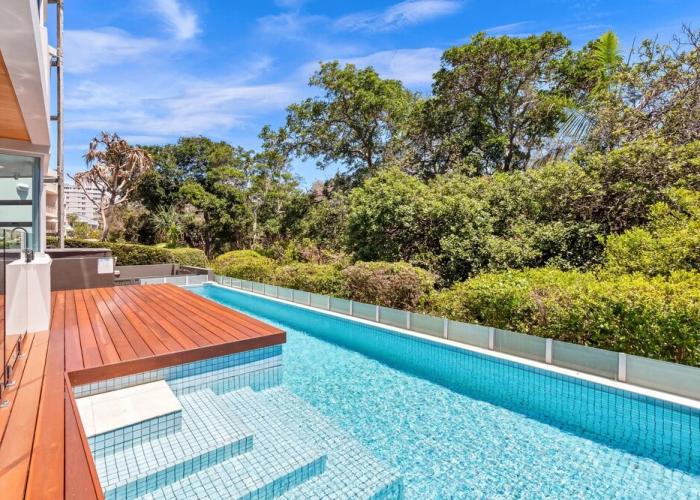 Exceptional Mooloolaba Beach Apt-Beach01