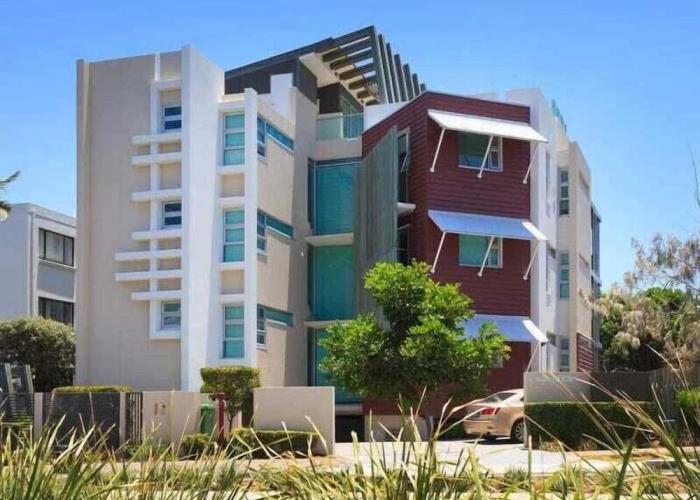 Exceptional Mooloolaba Beach Apt-Beach01