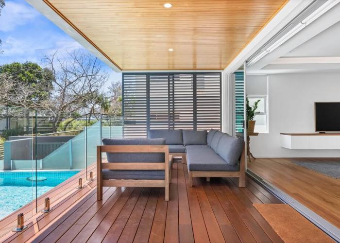 Exceptional Mooloolaba Beach Apt-Beach01