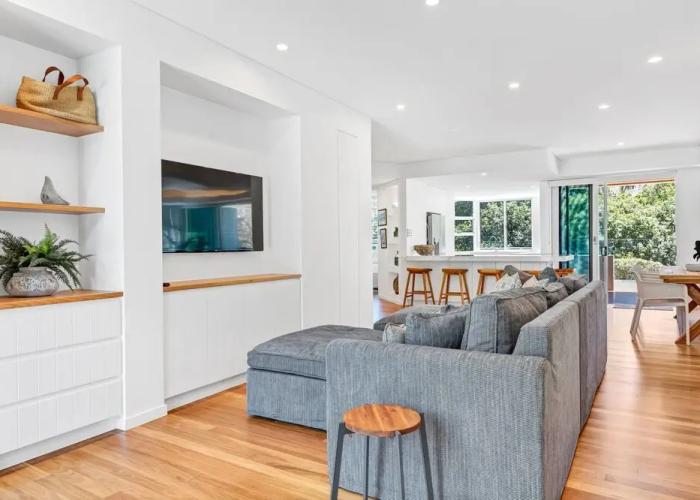 Exceptional Mooloolaba Beach Apt-Beach01