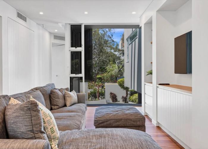 Exceptional Mooloolaba Beach Apt-Beach01
