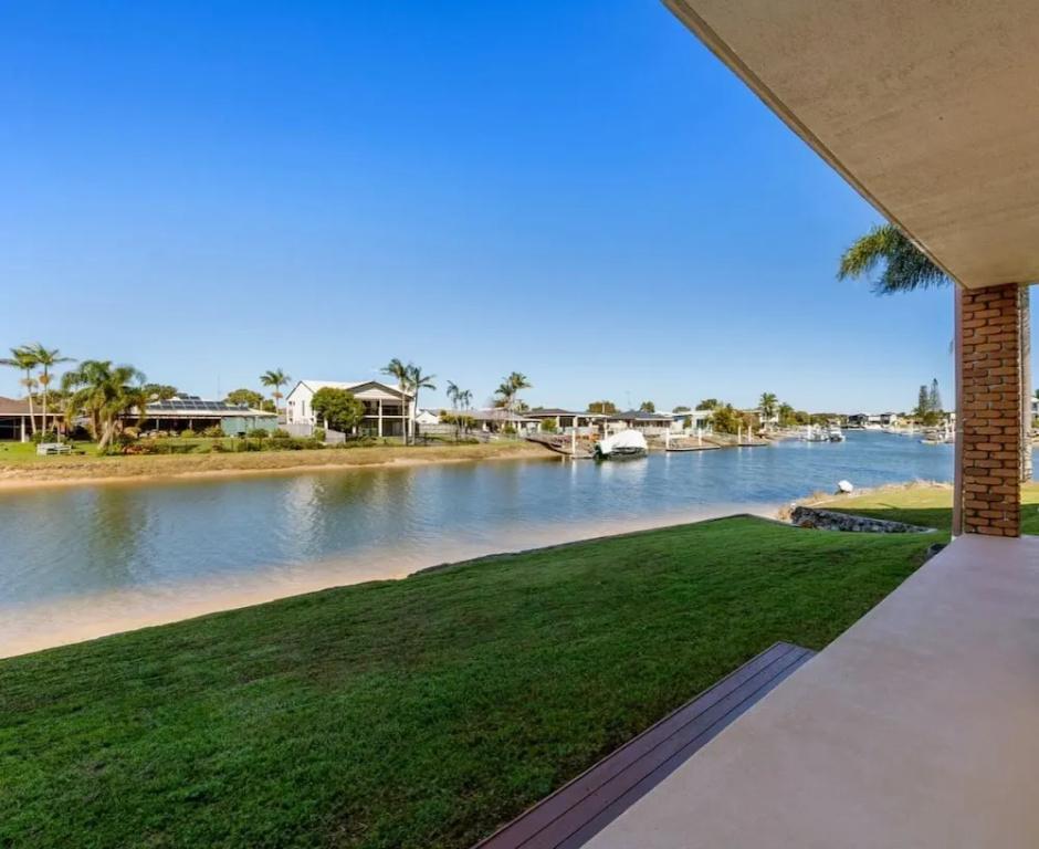 фото Barooga1- Mooloolaba Canal Front