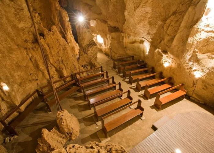 Capricorn Caves - Caravan Park