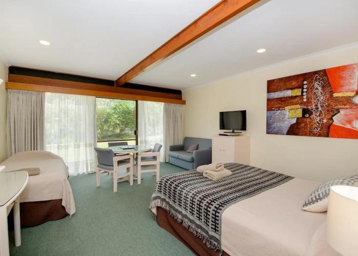 William Macintosh Motor Lodge