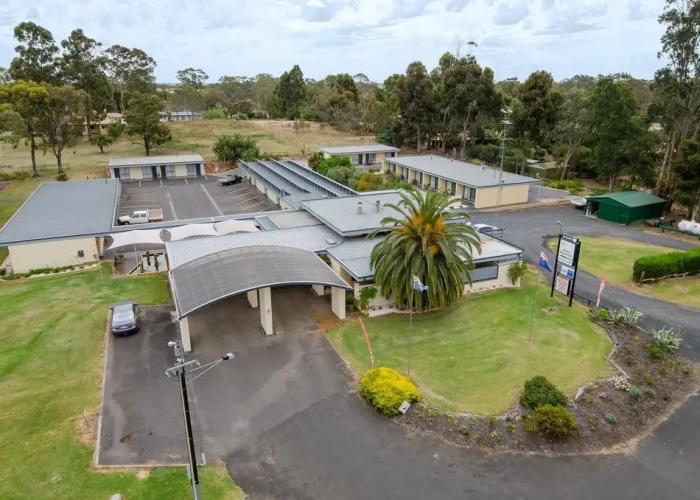 William Macintosh Motor Lodge