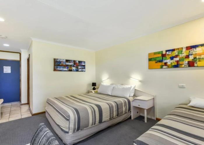 William Macintosh Motor Lodge