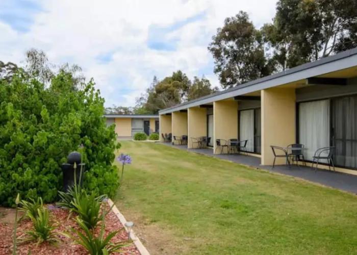 William Macintosh Motor Lodge
