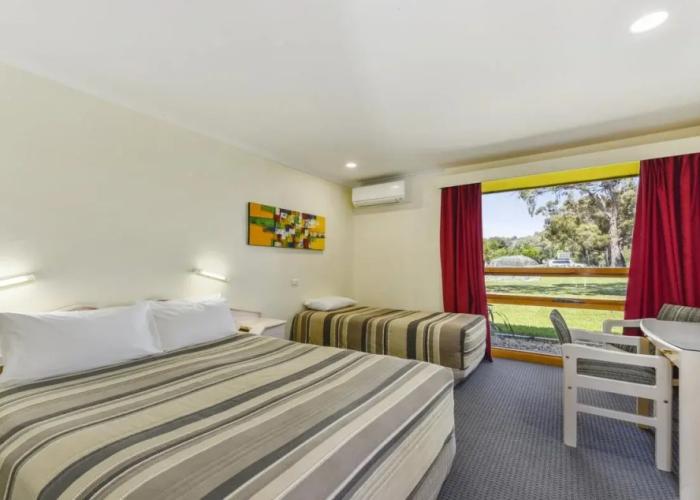 William Macintosh Motor Lodge