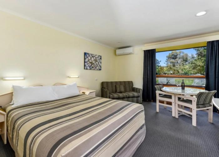 William Macintosh Motor Lodge
