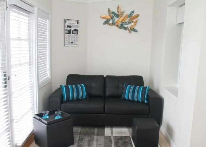 Smugglers Inn Studio Apartments