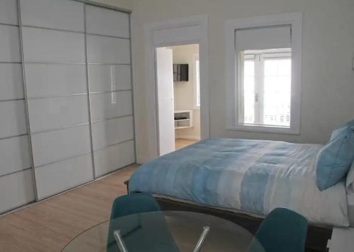 Smugglers Inn Studio Apartments