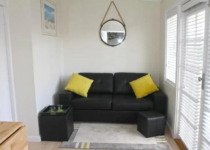 Smugglers Inn Studio Apartments