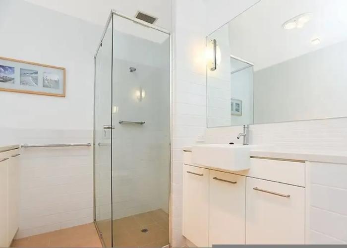 Breeze Beachfront Apartment no 1 - First Floor