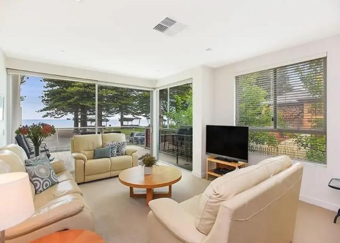 Breeze Beachfront Apartment no 1 - First Floor