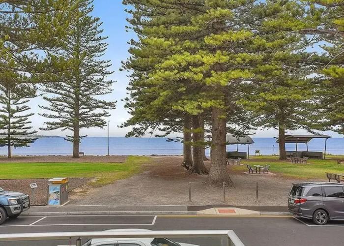 Breeze Beachfront Apartment no 1 - First Floor