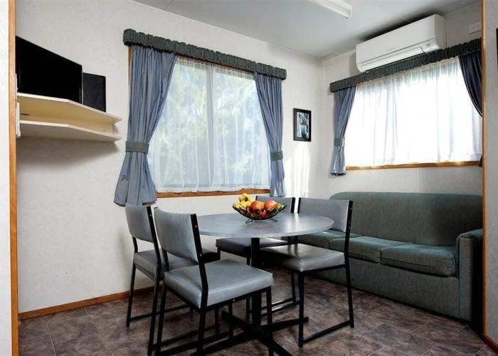 Lakes And Craters Holiday Park