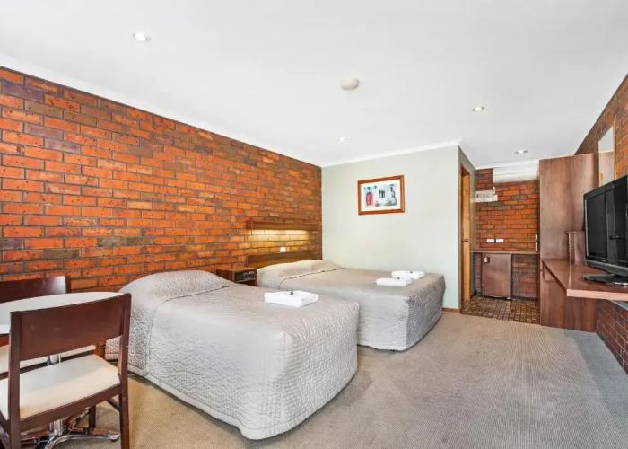Golden Country Motel & Caravan Park
