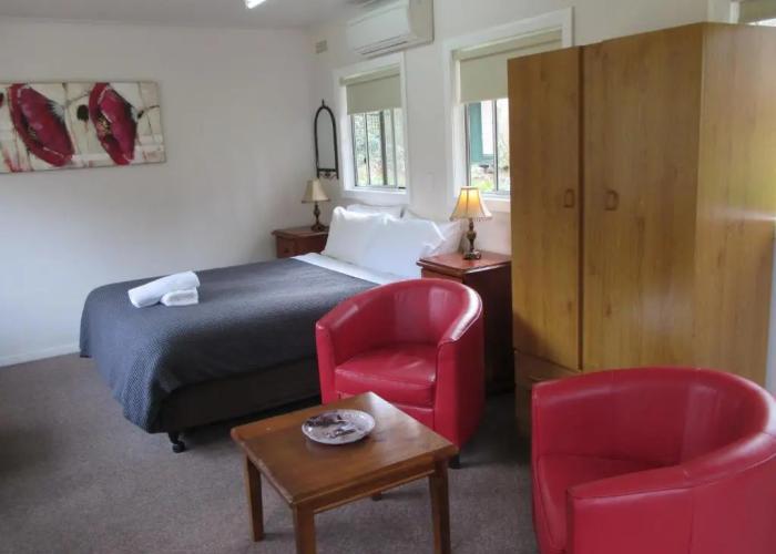 Alpine Riverside Cottages