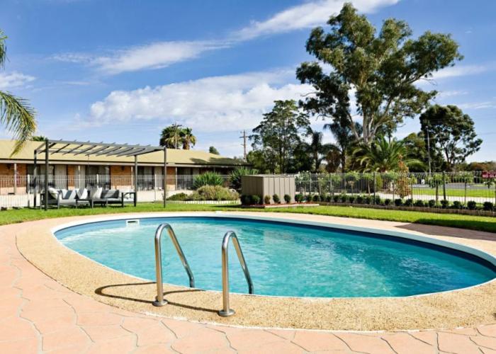 Statesman Motor Inn