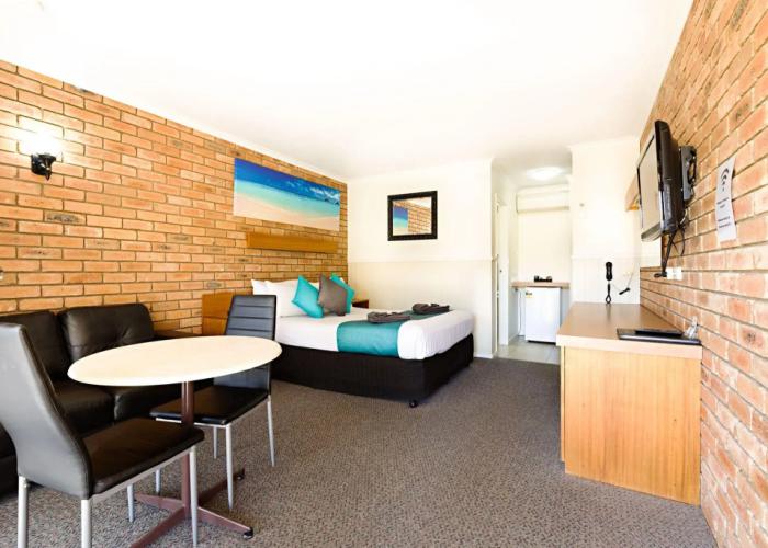 Statesman Motor Inn