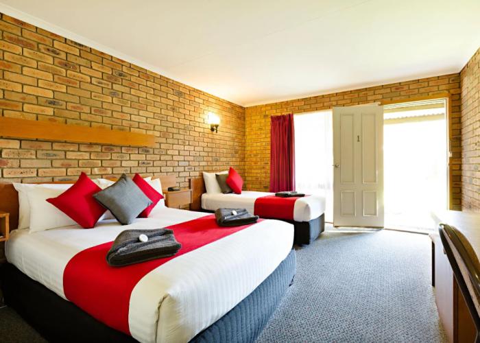 Statesman Motor Inn