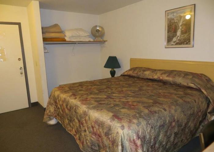 Lazy J Motel