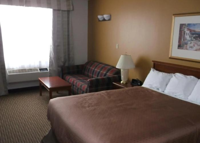 Foxwood Inn & Suites