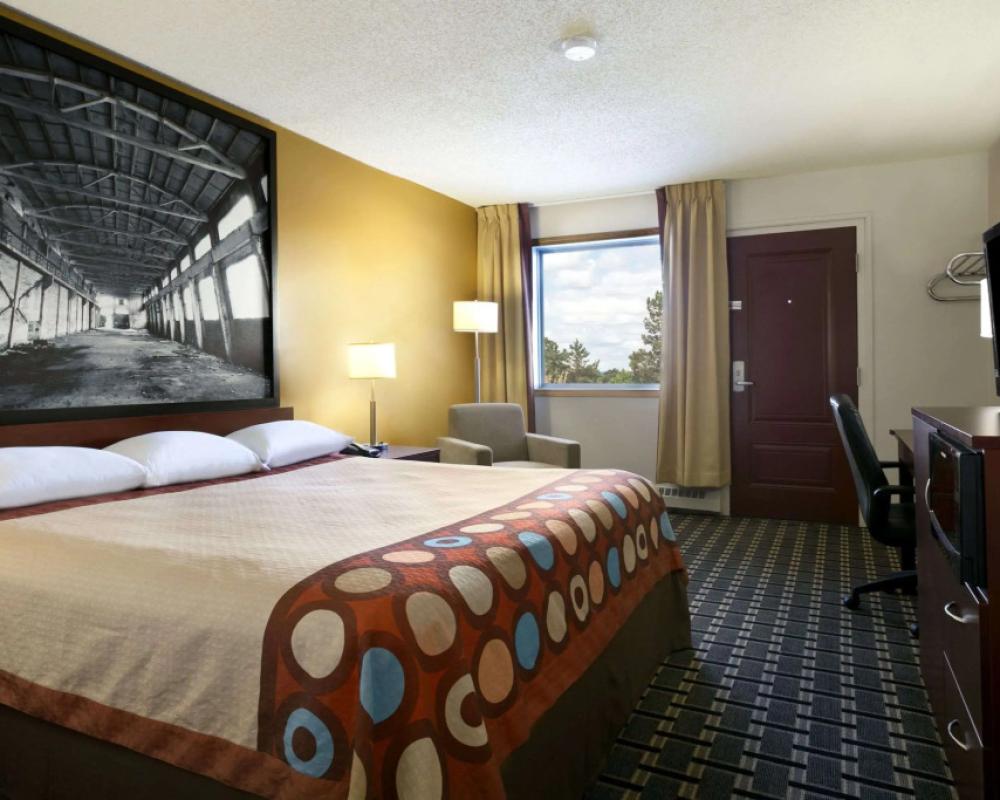 Super 8 by Wyndham Fox Creek