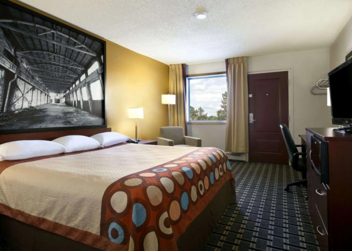 Super 8 by Wyndham Fox Creek