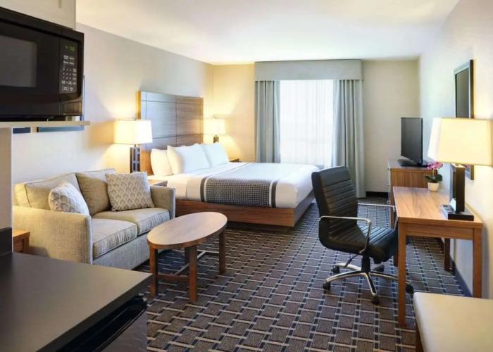 Pomeroy Inn And Suites Vermilion