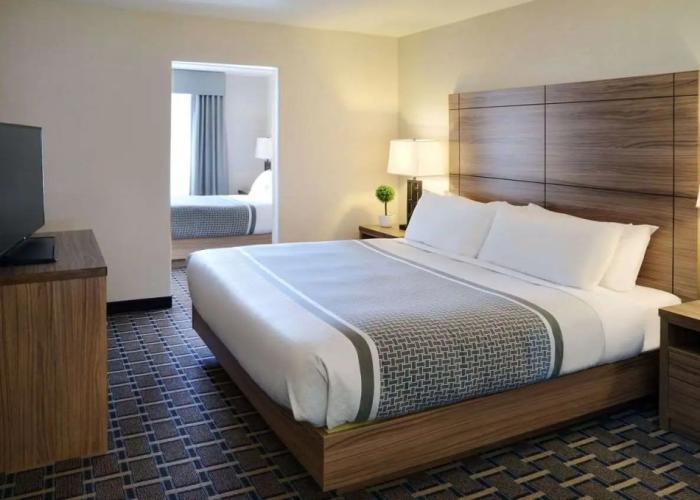 Pomeroy Inn And Suites Vermilion