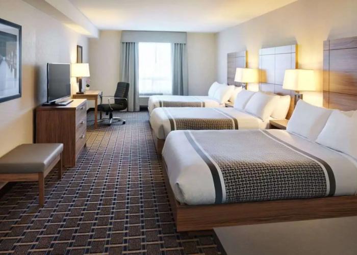 Pomeroy Inn And Suites Vermilion