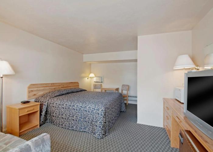 Canadas Best Value Desert Inn & Suites Cache Creek
