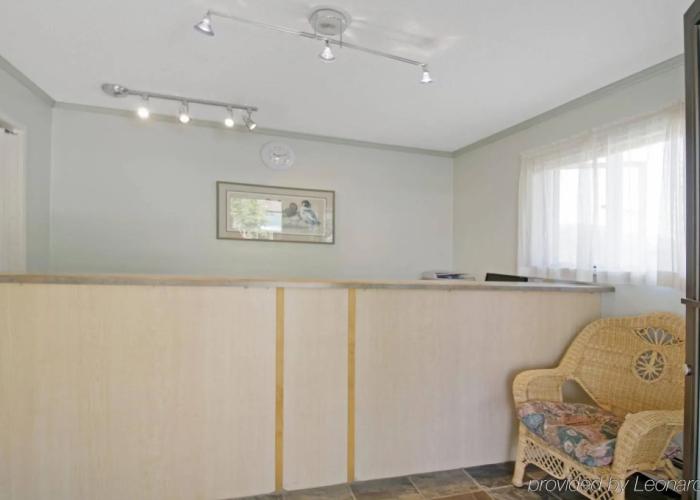 Canadas Best Value Desert Inn & Suites Cache Creek