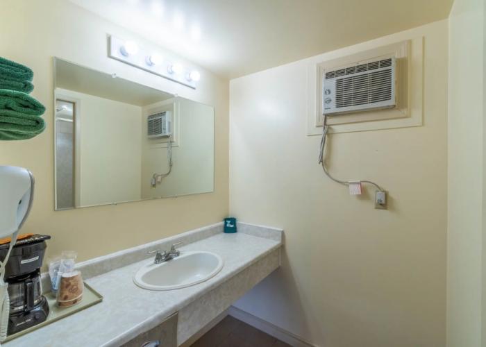 Canadas Best Value Desert Inn & Suites Cache Creek