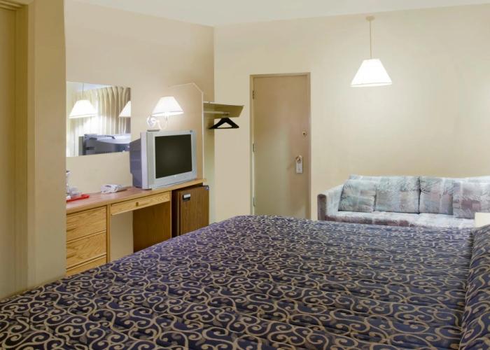 Canadas Best Value Desert Inn & Suites Cache Creek
