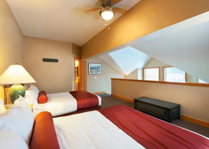 Lizard Creek Lodge