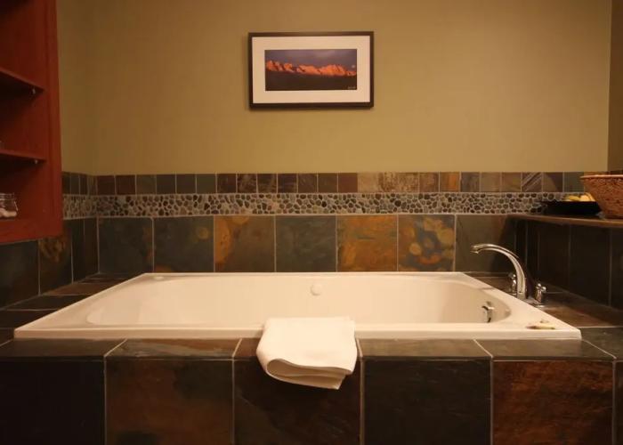 Pinnacle Ridge Chalets by Fernie Lodging