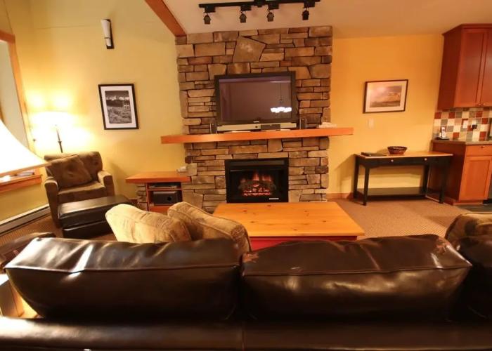 Pinnacle Ridge Chalets by Fernie Lodging