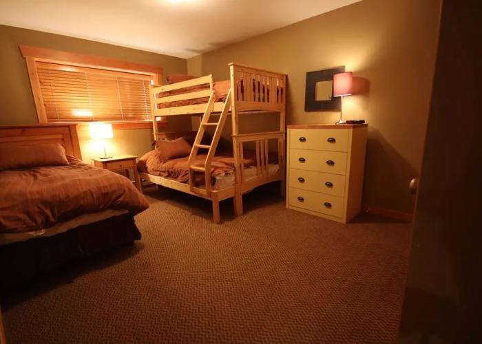 Pinnacle Ridge Chalets by Fernie Lodging