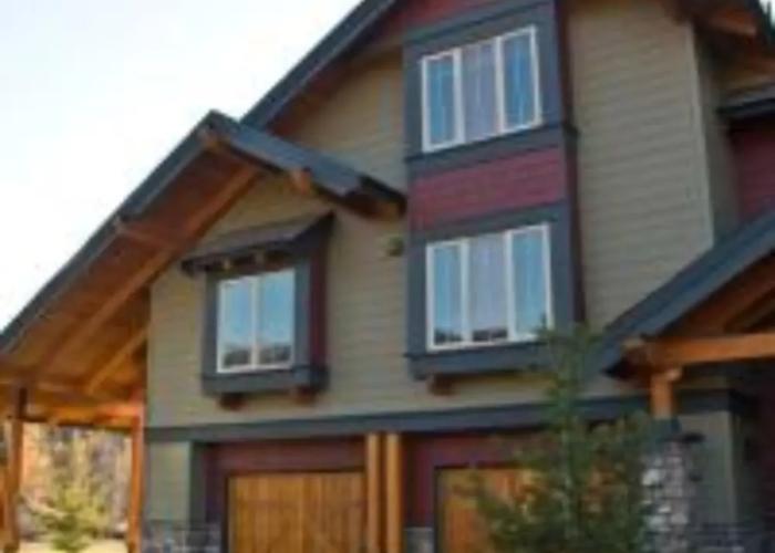 Pinnacle Ridge Chalets by Fernie Lodging