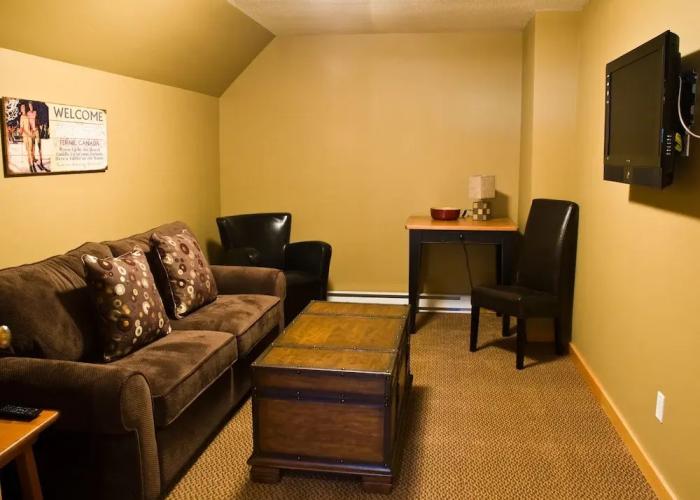 Pinnacle Ridge Chalets by Fernie Lodging