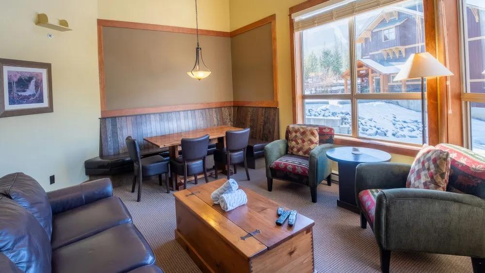 Timberline Lodges by Fernie Lodging Co