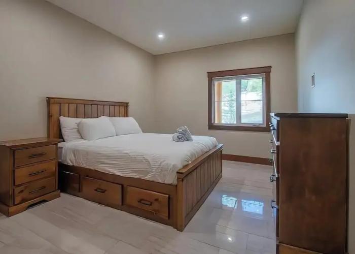 Snow Creek Cabins by Fernie Lodging Co.